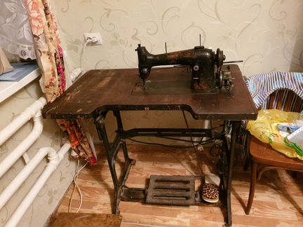 Швейная машина промышленная СССР