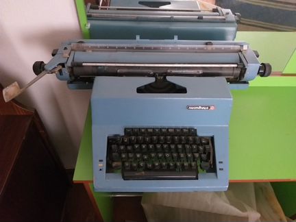 Пишущая - печатная машинка