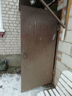 Дверь металическая с дерев отделкой