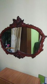 Зеркало в раме деревянной