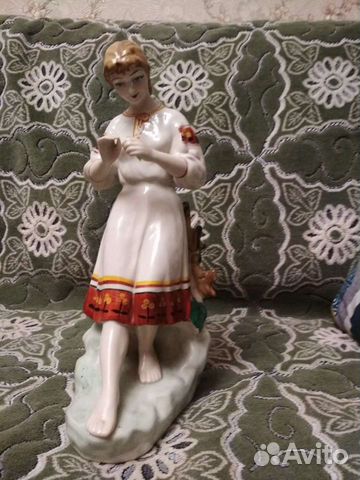 Фарфоровая статуэтка