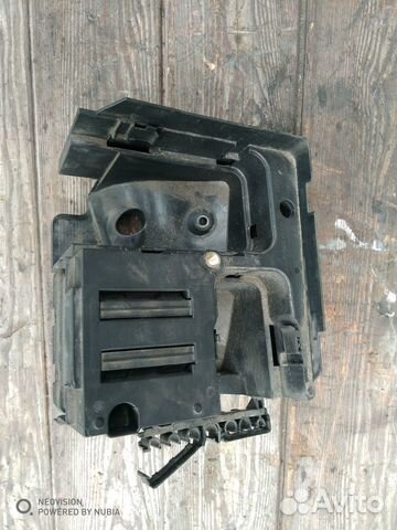 Кронштейн блока предохранителей Фольксваген Пассат