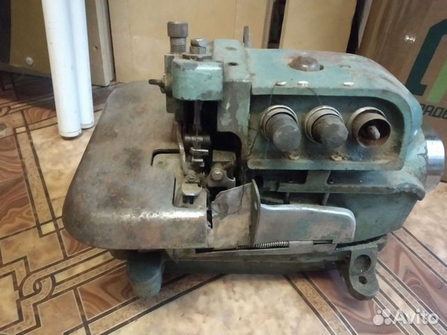 Швейная машинка оверлок