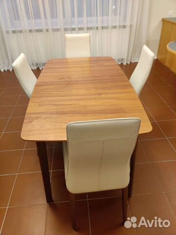 Стол обеденный