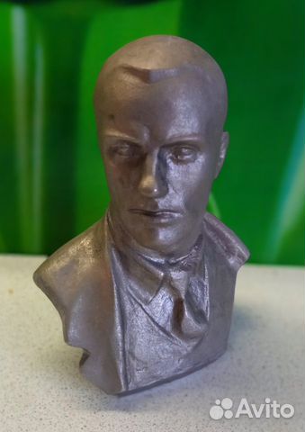 Бюст Маяковского