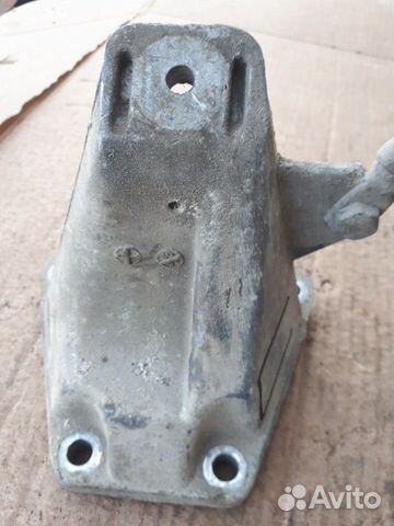Правый кронштейн опоры двигателя ауди а6с5