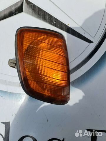 Передний правый поворотник Mercedes W124