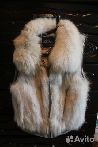 Жилетка меховая, Песец, натуральный мех Жилетка меховая, Песец, натуральный мех