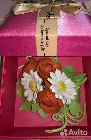 Брошь из кожи 