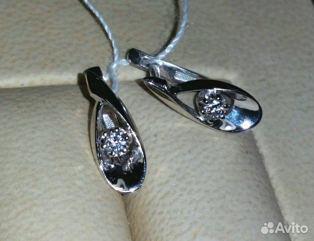 Серьги золотые с 2 бриллиантами (Россия)