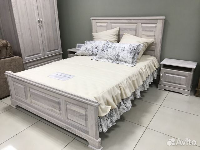 Спальный гарнитур из массива ясень