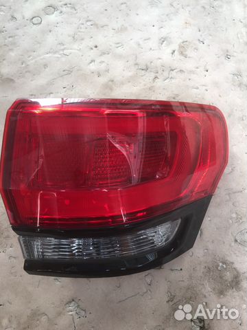 Фонарь правый наружный Jeep Grand Cherokee WK-2 Фонарь правый наружный Jeep Grand Cherokee WK-2