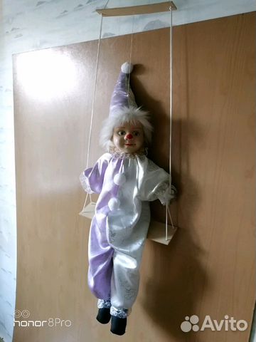 Кукла фарфоровая Клоун на качелях
