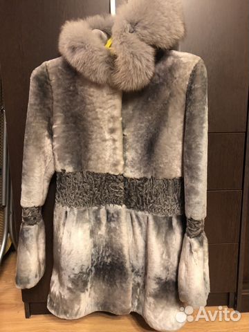 Мутоновая шуба со вставками из каракульчи Мутоновая шуба со вставками из каракульчи