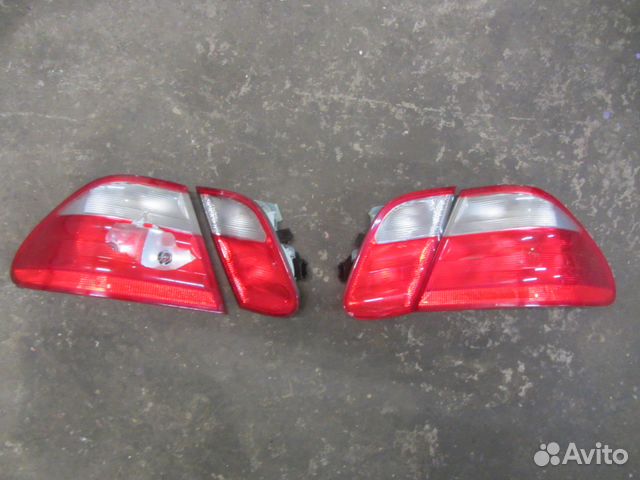Фонарь задний внутренний Mercedes CLK W208 C208