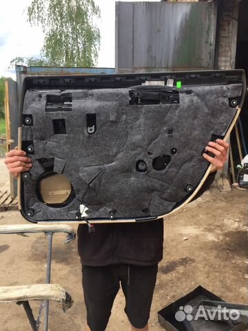 Обшивка задней левой двери Audi A8L Обшивка задней левой двери Audi A8L