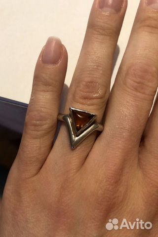 Серебряное кольцо с янтарём Серебряное кольцо с янтарём
