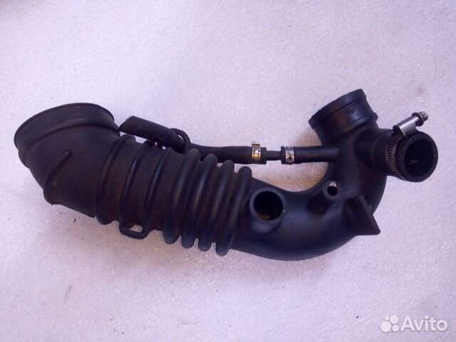 Патрубок воздушного фильтра A4 Passat B5 1.8T