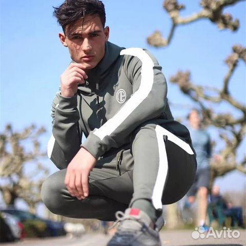 Спортивный костюм Спортивный костюм