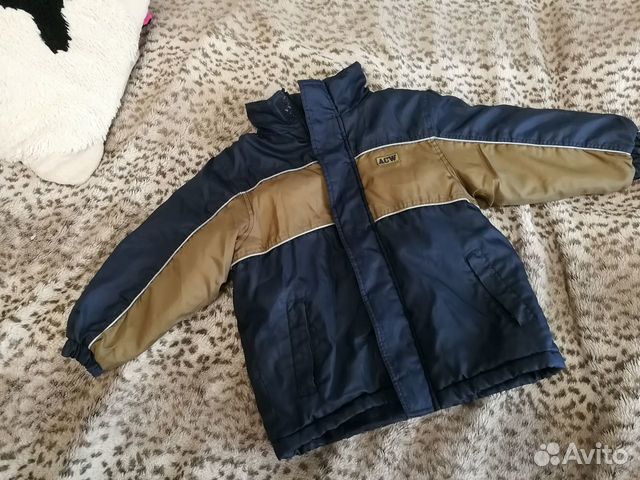 Куртка с капюшоном в идеальном состоянии 104