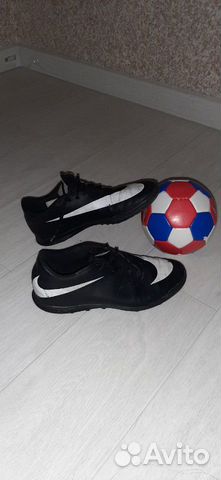Обувь футбольная для зала фирмы nike 