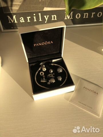 Браслет Pandora 18 см с шестью шармами