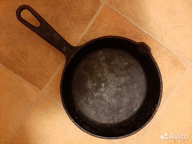Старинная чугунная сковородка 20 см Старинная чугунная сковородка 20 см