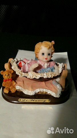 Фарфоровая кукла