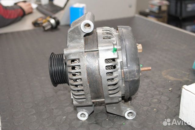 Генератор Chrysler Voyager, Dodge Caravan 2.4 б/у Генератор Chrysler Voyager, Dodge Caravan 2.4 б/у