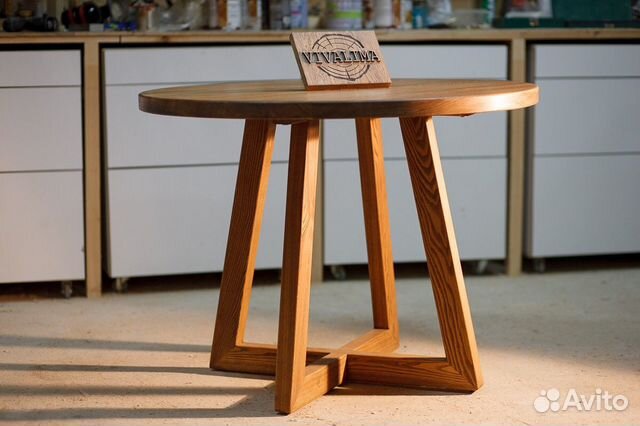 Обеденный круглый стол из дерева Обеденный круглый стол из дерева