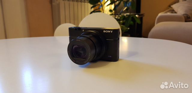 Компактный фотоаппарат и чехол Sony DSC RX100 lll Компактный фотоаппарат и чехол Sony DSC RX100 lll