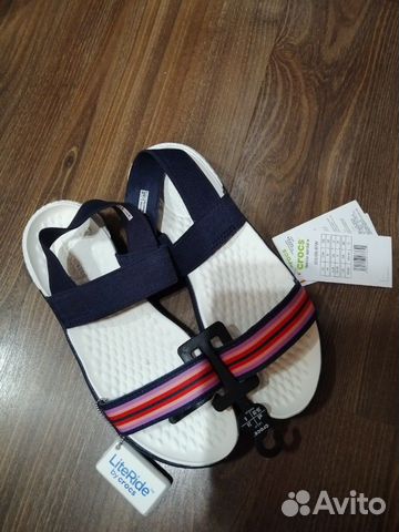 Новые сандалии Crocs Новые сандалии Crocs