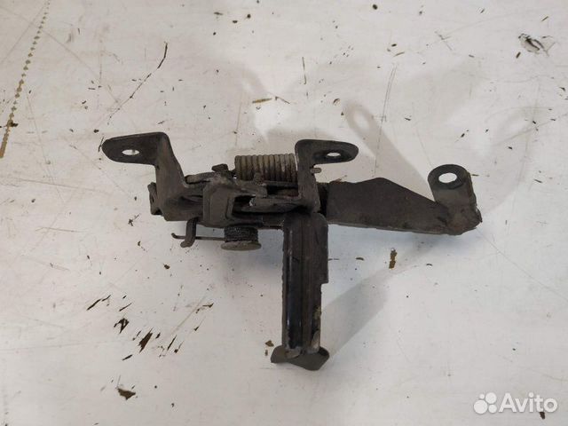 Замок капота 811304Y000 Kia Rio 3