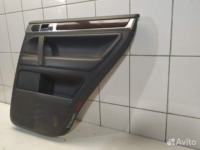 Обшивка задняя правая 7L6867212AG VW Touareg 2002 Обшивка задняя правая 7L6867212AG VW Touareg 2002
