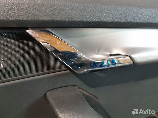 Ручка двери внутренняя правая Skoda Octavia A7 Ручка двери внутренняя правая Skoda Octavia A7