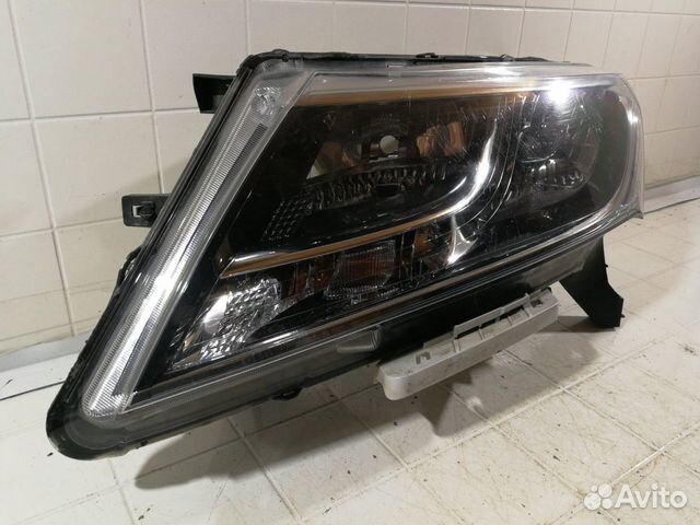 Фара галоген передняя левая Nissan Pathfinder 4 Фара галоген передняя левая Nissan Pathfinder 4