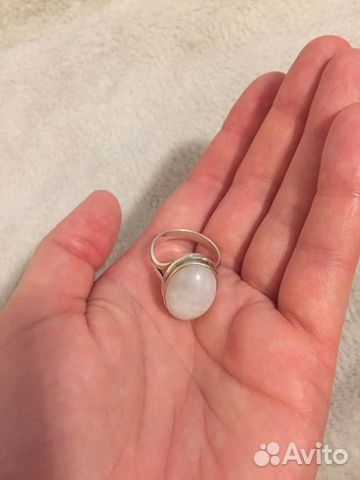 Серебряное кольцо с натуральным лунным камнем Серебряное кольцо с натуральным лунным камнем