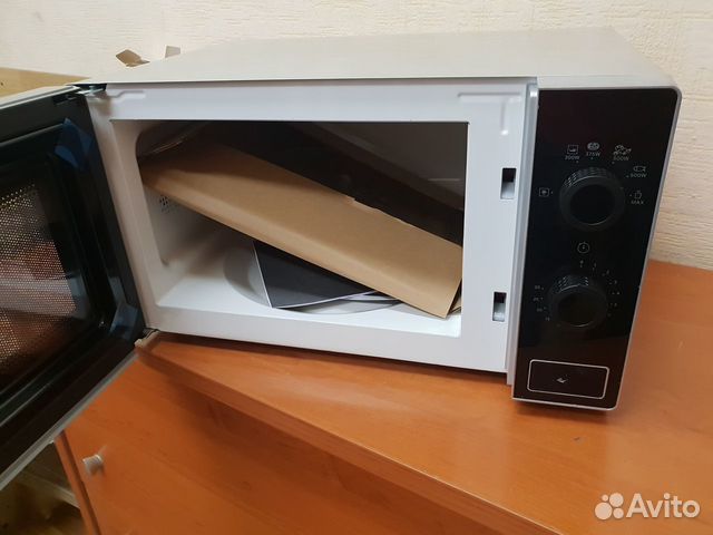 Новая свч Hotpoint-Ariston mwha 101 SB Новая свч Hotpoint-Ariston mwha 101 SB