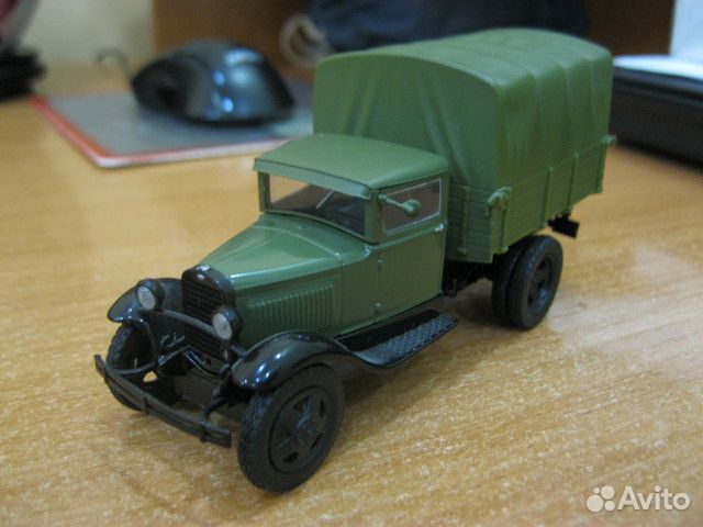 Модель 1/43 газ-аа 