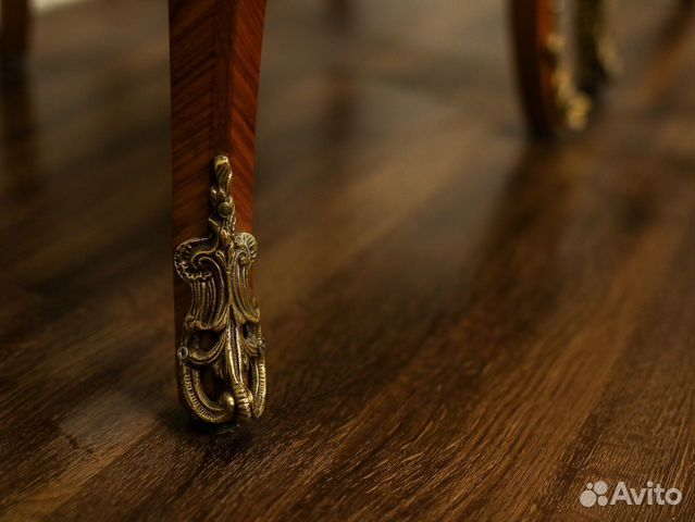 Старинный набор из трёх стульев Старинный набор из трёх стульев