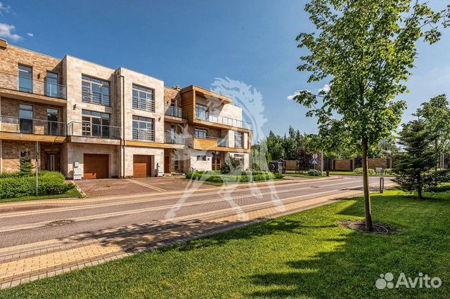 Таунхаус 364 м² на участке 4.5 сот.