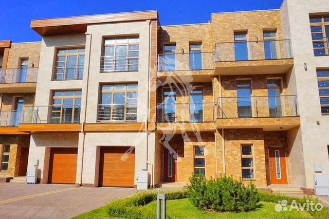 Таунхаус 291 м² на участке 2.7 сот.