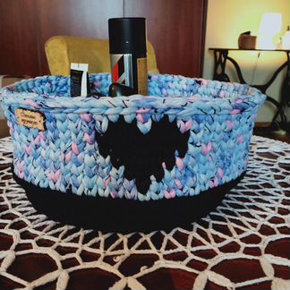 Корзина угловая из трикотажной пряжи