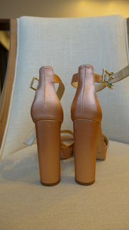 Туфли Jimmy Choo, торг