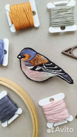 Брошь зяблик