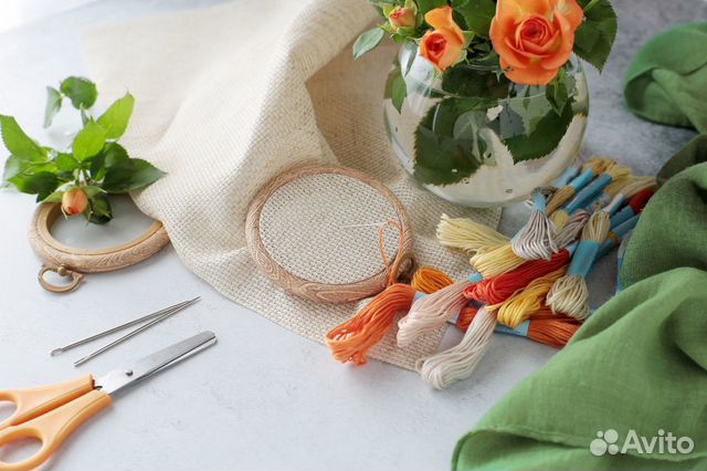 Продавец-консультат товаров для рукоделия