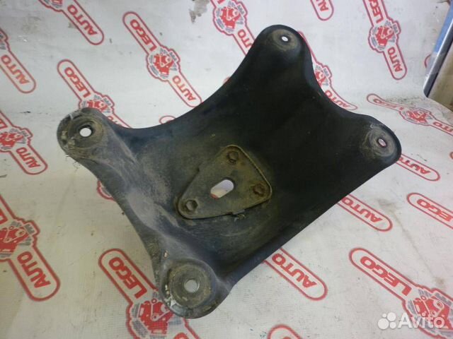 Крепление запаски Toyota RAV4 2 (XA20) 2003