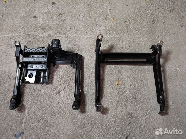 Кронштейн сидения для VW Touareg 2002-2010