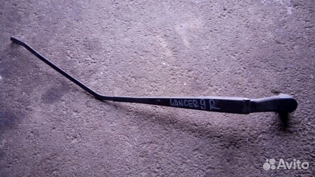 Поводок стеклоочистителя правый Mitsubishi Lancer