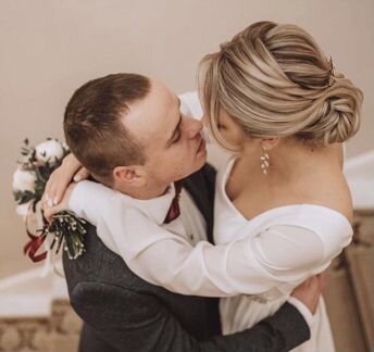 Макияж и прическа